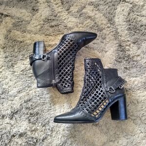 Schutz fishnet pointy toe chain buckle heel booties sz 8,5